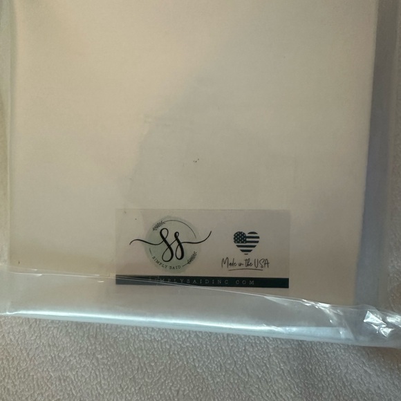 NWT DECORATIVE WOOD SIGN SIMPLY SAID FRIENDS ARE FAMILY WE CHOOSE 5 INCHES X 5 I - Picture 3 of 6